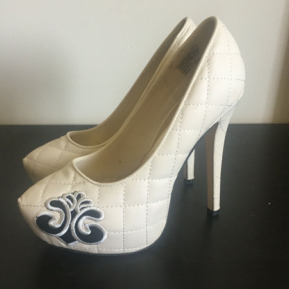 Dereon High Heel Shoes - Picture 2 of 2
